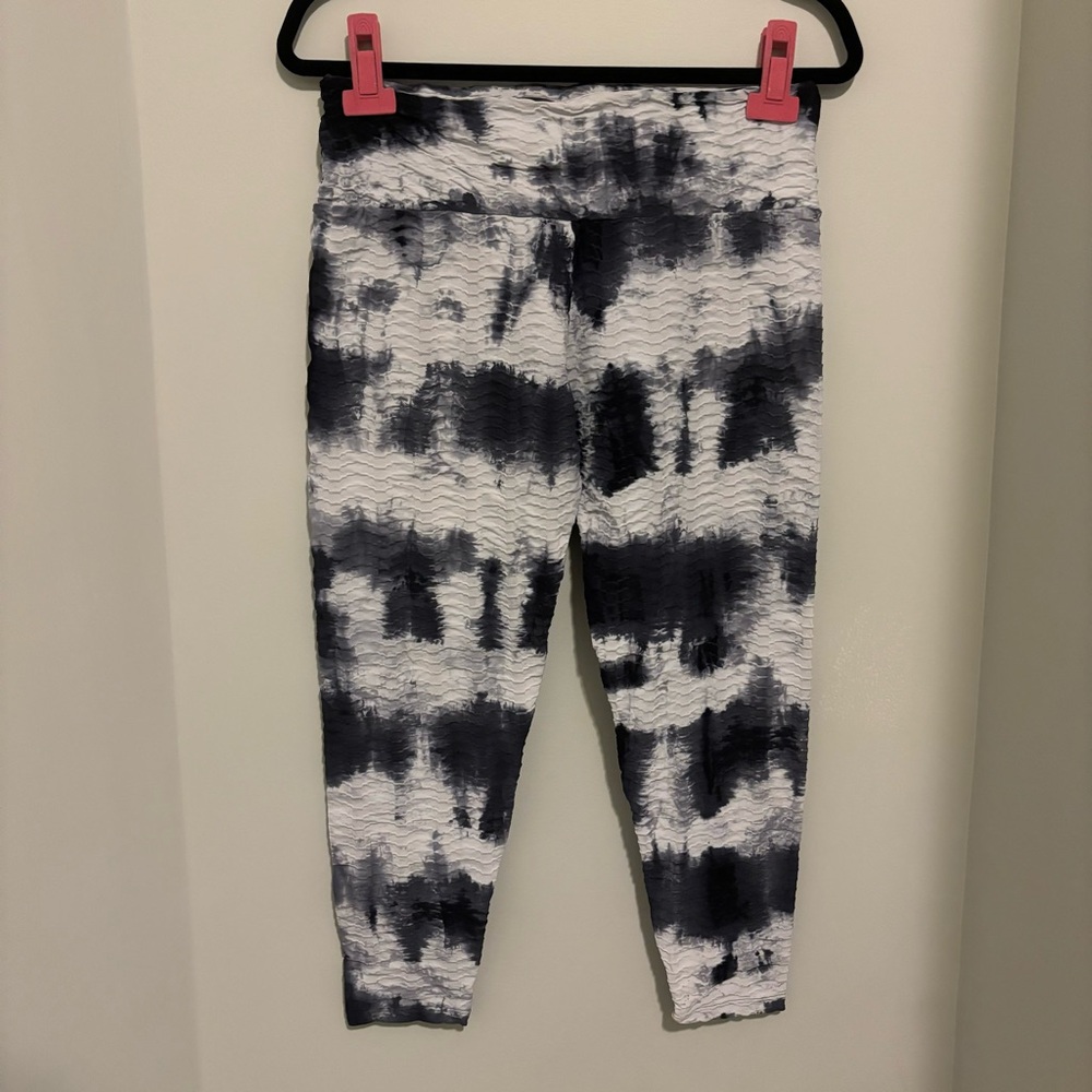 Booty by Brabants Black and White Tie-Dye Leggings